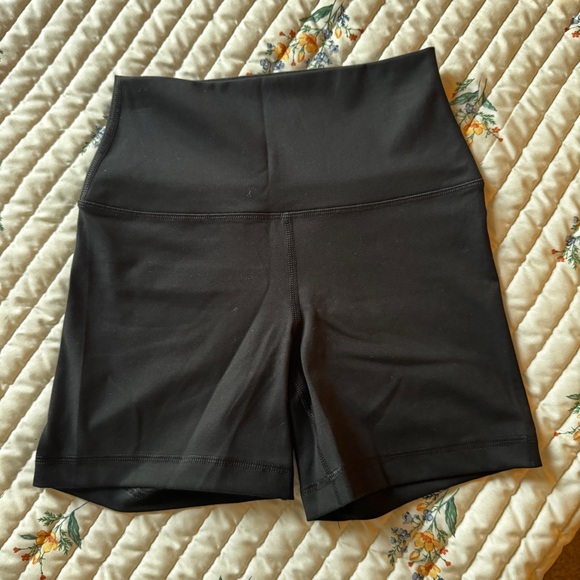 NWOT Yogalicious Lux Everyday 5” High Waist Black Biker Shorts – Small - Picture 2 of 6